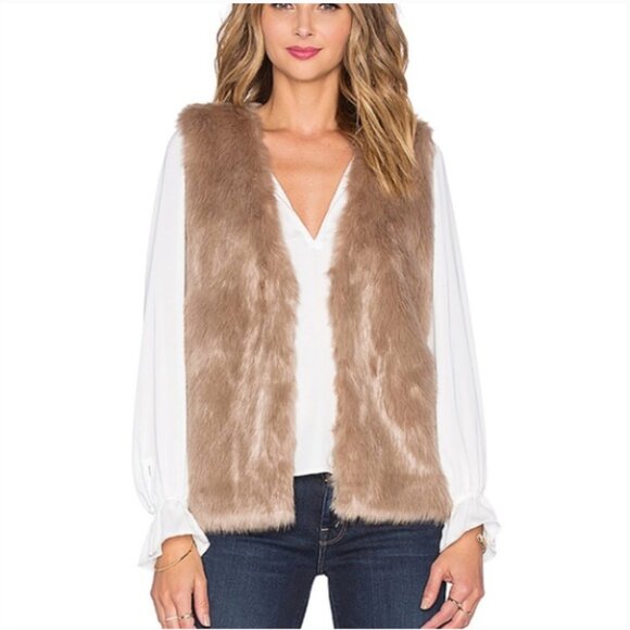 Joie Jackets & Blazers - NWOT - Joie Faux Fur Vest - Size Large
